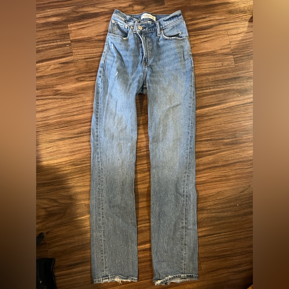 Women’s Abercrombie & Fitch 90s Straight Jeans- Size 000R/23